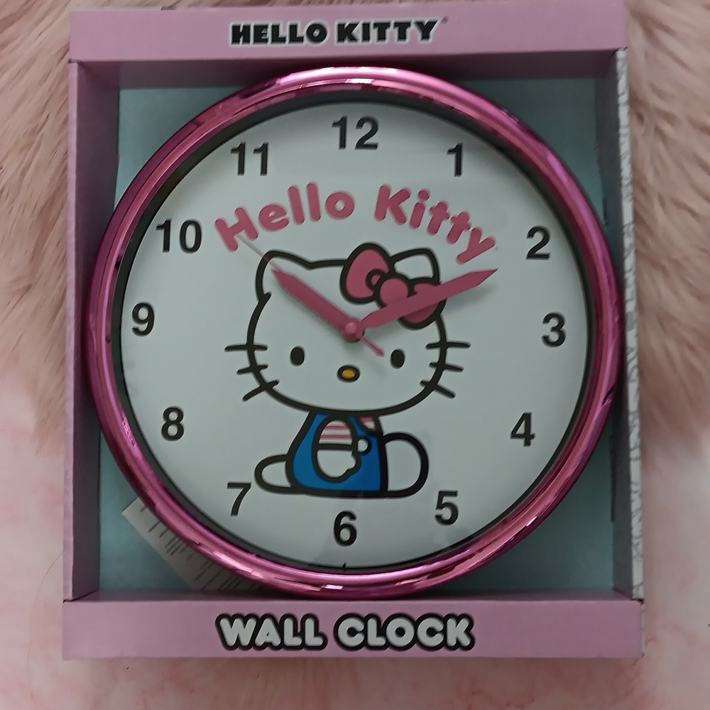 Brand New SANRIO HELLO KITTY WALL CLOCK